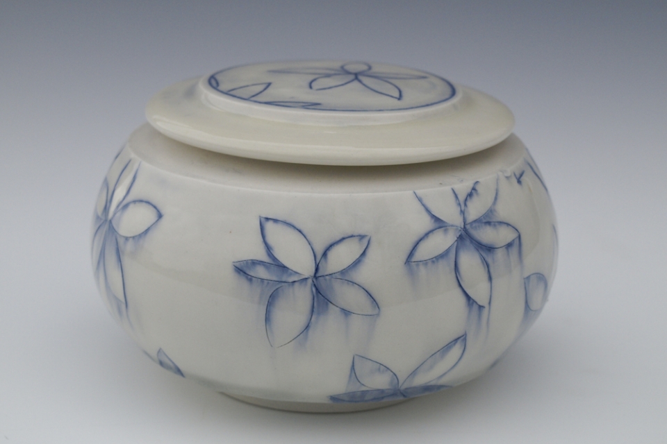 blue flower jar